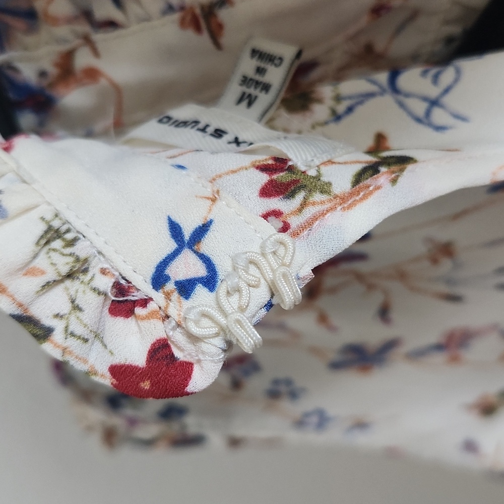 Max Studio Floral Smocked Blouse Cream - Picture 9 of 10